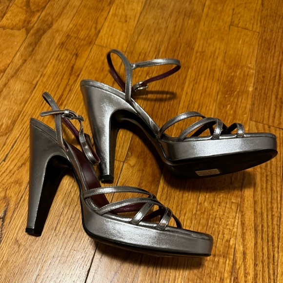 Prada Metallic Ankle Strap Heel - Silver shoes with crossed straps - Picture 4 of 16